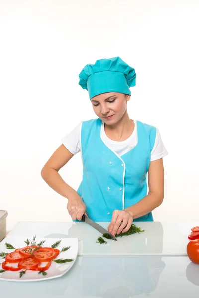 Conceito de culinária e comida - chef feminino sorridente, cozinheiro ou padeiro cortar legumes. Isolado sobre fundo branco — Fotografia de Stock