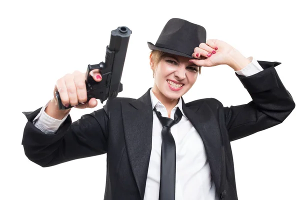 Krásnou dívku gangster drží zbraň. Klasický oblek a klobouk. izolované na bílém — Stock fotografie