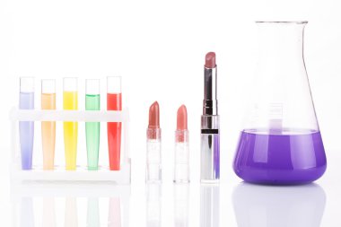 kimyasal test tüpleri ve ruj. zararlı kozmetik.