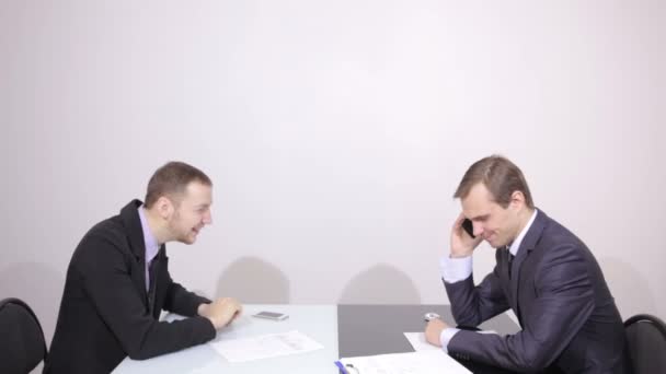 Office employee laughing colleague. businessman talking on the phone. blame. — Stock Video