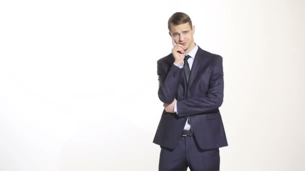 Body language. man in business suit isolated on white background. negative thoughts, the index finger is directed vertically to  temple. — Stock Video