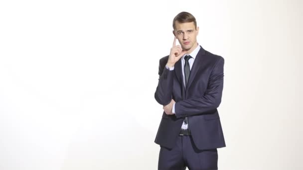 Body language. man in business suit isolated on white background. negative thoughts, the index finger is directed vertically to  temple. — Stock Video