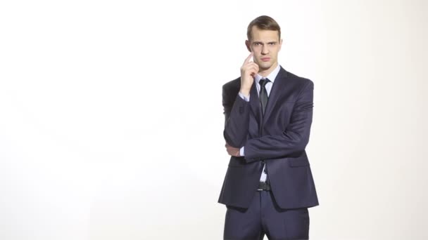 Body language. man in business suit isolated on white background. negative thoughts, the index finger is directed vertically to  temple. — Stock Video