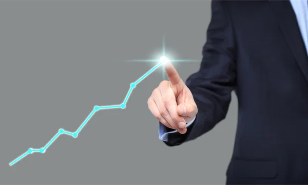 Empresario tocando un gráfico que indica crecimiento — Foto de Stock