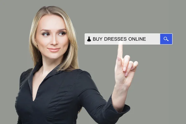Chica hace clic en el teclado virtual - Comprar online Vestido — Foto de Stock