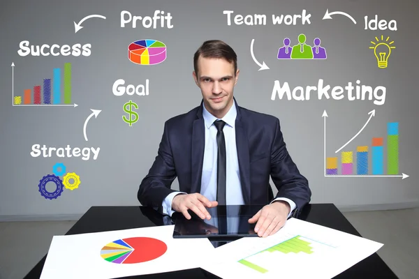 Businessman showing growth rates in the chart. work presentation — Stock Photo, Image