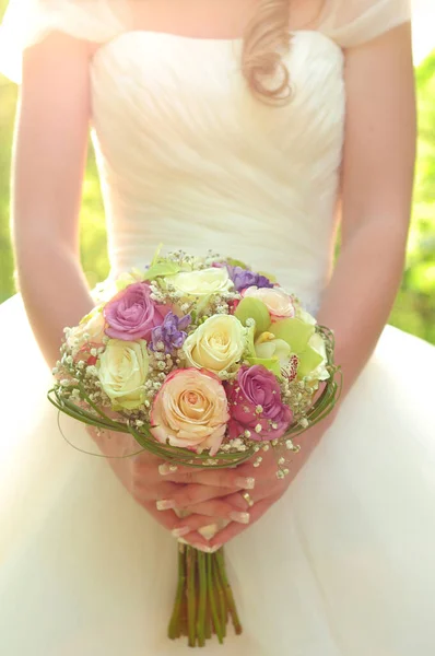 Beau Bouquet Mariage Entre Les Mains Mariée — Photo