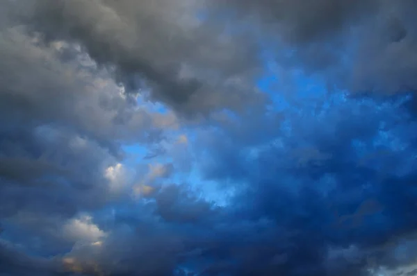 Dark Storm Clouds Stretching Horizon — Stock Photo, Image