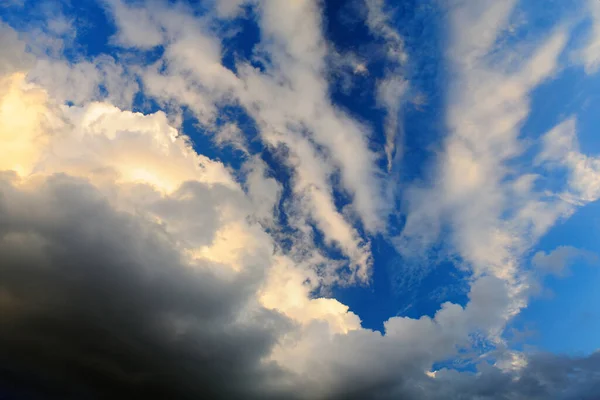 Dark Storm Clouds Stretching Horizon — Stock Photo, Image