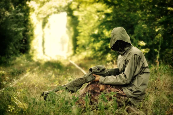 Cazador Camuflaje Apuntando Con Rifle —  Fotos de Stock