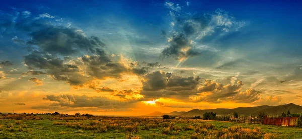 Puesta Sol Paisaje Las Montañas Imagen Alto Rango Dinámico — Foto de Stock