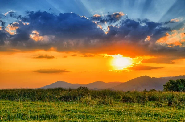 夏のカラフルな夕日 — ストック写真