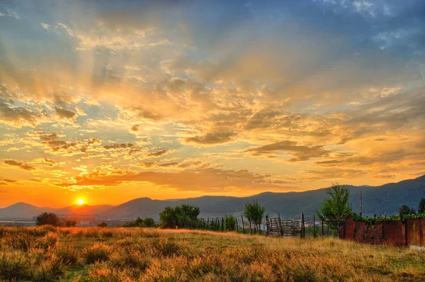 Kolorowy Letni Zachód Słońca Wsi — Zdjęcie stockowe