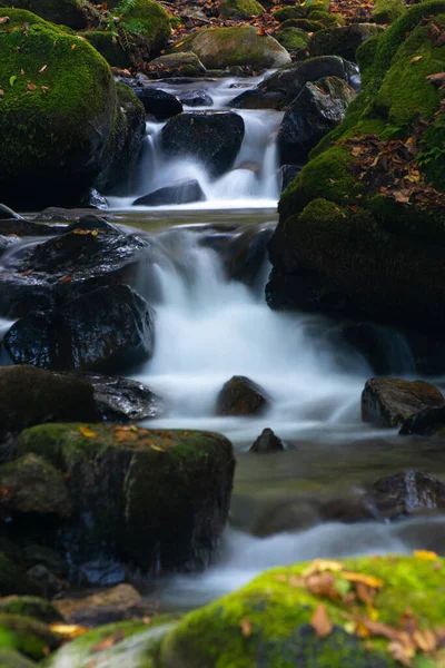 Горный Водопад Осенью — стоковое фото