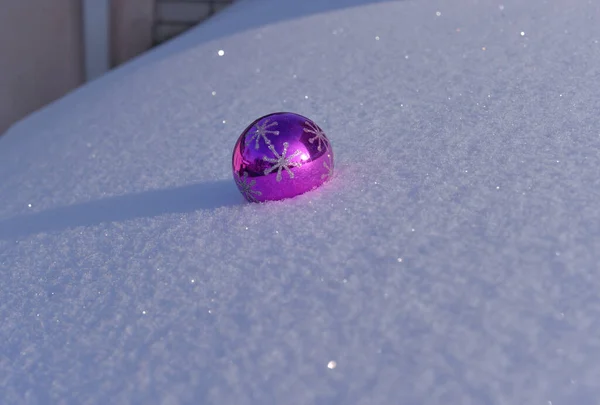 Heldere Kleurrijke Decoratie Voor Kerstboom Winter Sneeuw — Stockfoto