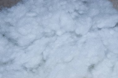 Yeni kabarık holofiber ses ve yumuşaklık sağlar. Sanal fiber malzemeler sentetik liflerden yapılmış. Yumuşak oyuncaklar, kıyafetler, mobilyalar için beyaz sentetik yalıtım..