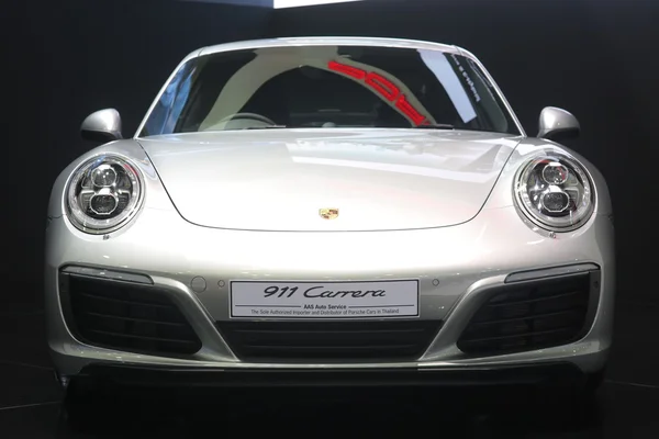 Bangkok - 31 Mart : Porsche 911 carrera beyaz araba üzerinde 37 Bangkok Uluslararası Tayland Otomobil Fuarı'nda 31 Mart 2016 Bangkok, Tayland