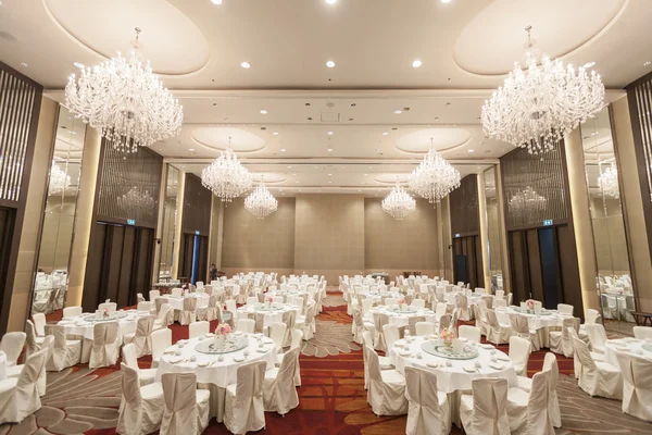 Bir etkinlik ya da düğün kutlaması için güzel bir masa.