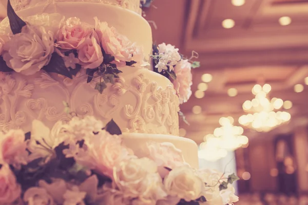 Tårta för bröllopsfest, Cross bearbetade bilden för vintage stil — Stockfoto