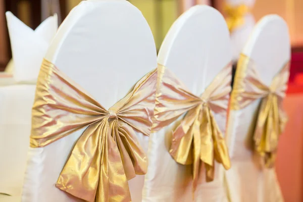 The chairs are decorated with gold bows — Stock Photo, Image