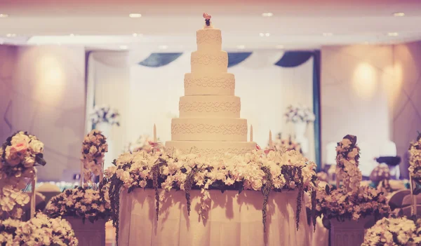 Beautiful vintage Cake decorate for Wedding Ceremony — Stock Photo, Image