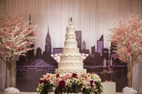 Düğün Töreni İçin Güzel Pasta