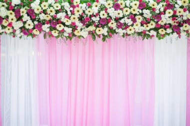 Güzel çiçek düğün süslemesi