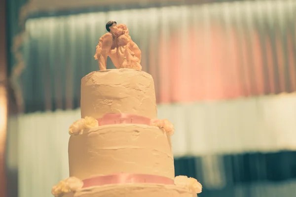 Красивый винтажный торт украсить для свадебной церемонии — стоковое фото