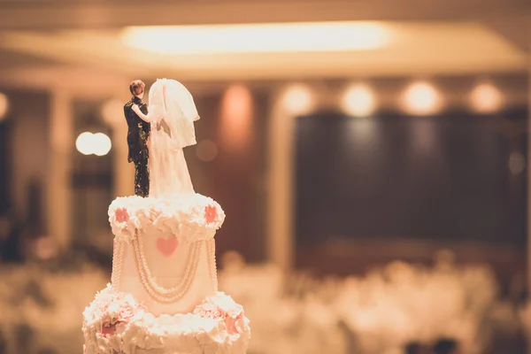 Винтажный свадебный торт — стоковое фото