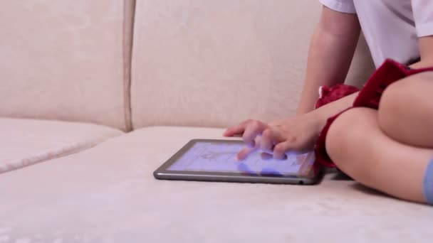 Little girl with tablet computer — Stock Video