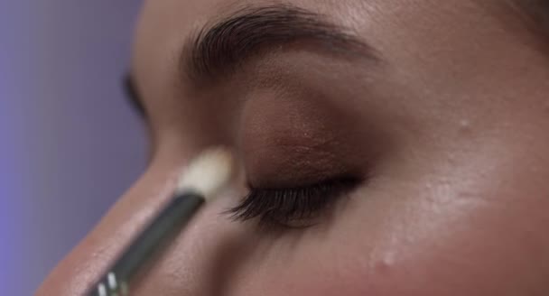 Esta Uma Filmagem Imagens Maravilhosas Uma Jovem Fazendo Maquiagem Este — Vídeo de Stock
