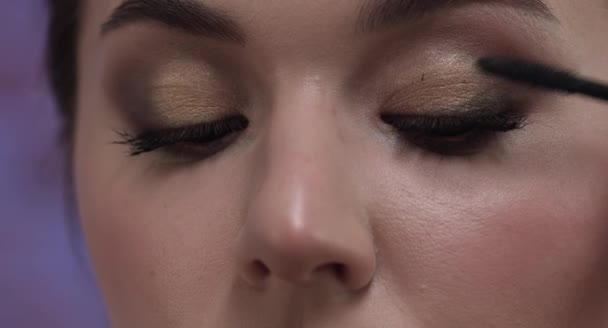 Esta Uma Filmagem Imagens Maravilhosas Uma Jovem Fazendo Maquiagem Este — Vídeo de Stock