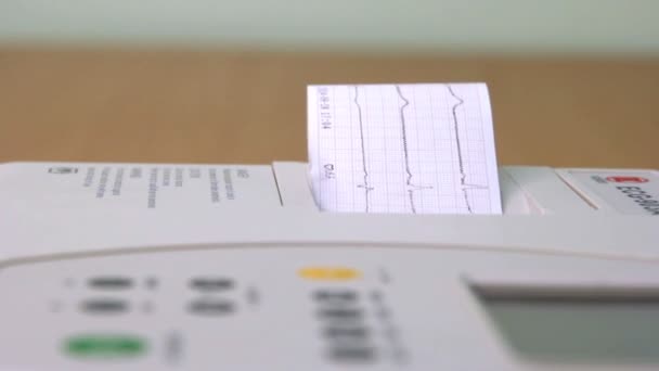 Hand includes ECG — Stock Video