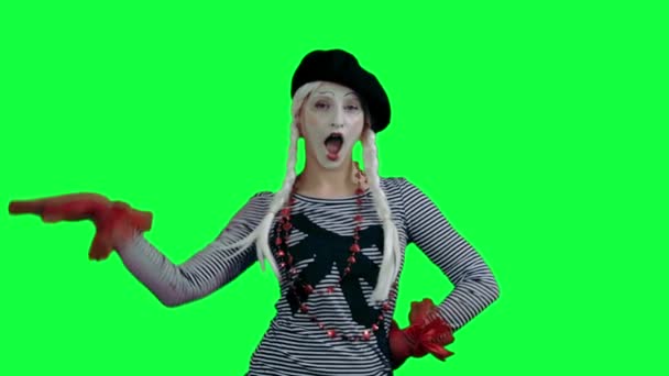 Der Mime posiert wie ein Modelmodel — Stockvideo