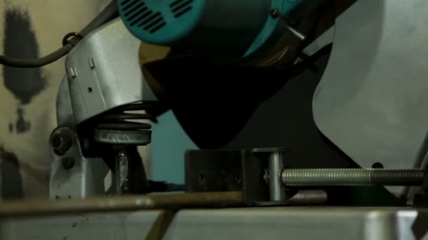 Scie circulaire gros plan 