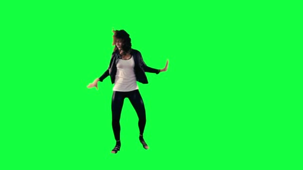 Танцовщица на зеленом фоне — стоковое видео
