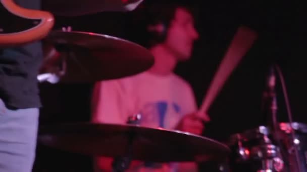 Bassist en drummer — Stockvideo