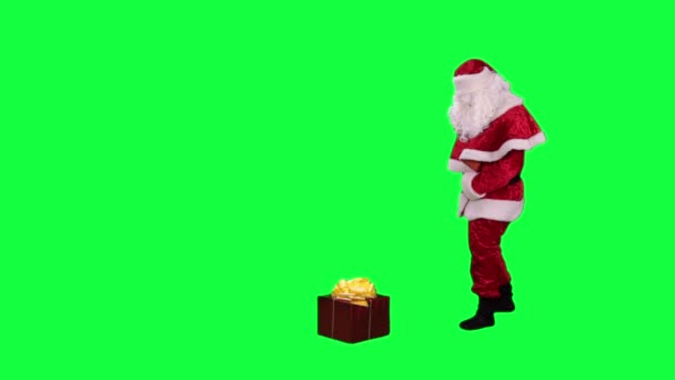 Santa Claus con una llave croma caja de regalo (pantalla verde ) — Vídeos de Stock