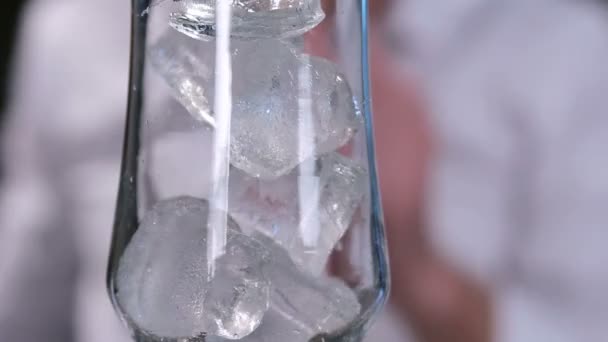 Cocktail avec gros plan de glace 