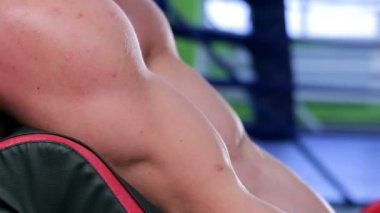 Genç vücut geliştirmeci için egzersiz