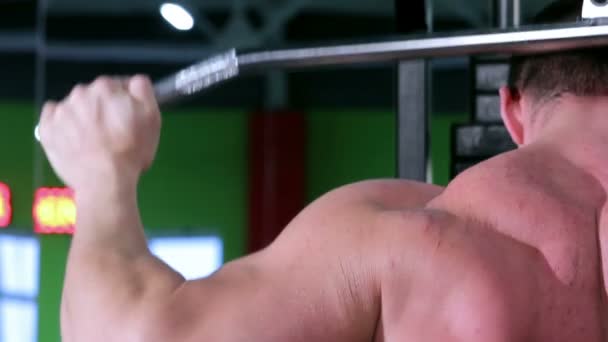 Workout for young bodybuilder — Stock Video