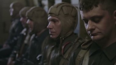 Sovyet açılış partisi inişe hazırlanıyor. Dünya Savaşı. Savaş yeniden inşası