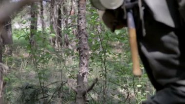 Bir Alman askeri patlamadan düşüyor. Dünya Savaşı. Savaş yeniden inşası