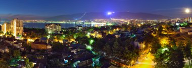 Gelendzhik resort-kasaba farklı zamanlarda gün ve farklı mevsimlerde