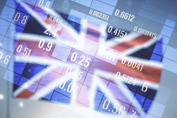 Dupla exposição do holograma de dados de estatísticas virtuais abstratas sobre a bandeira britânica e fundo céu azul, estatística e conceito de análise — Fotografia de Stock