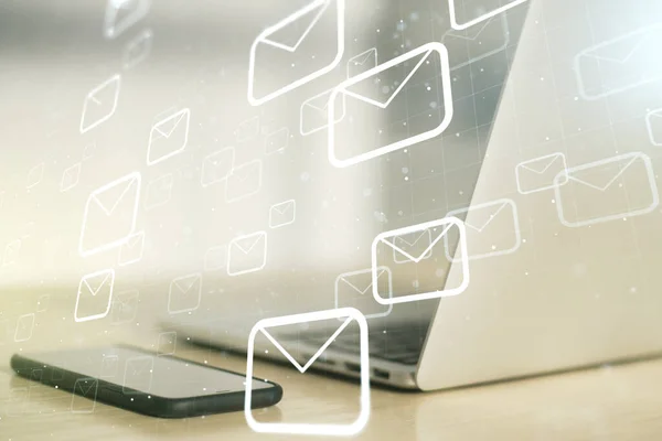 Dubbele blootstelling van postenveloppen hologram op laptop achtergrond. Concept e-mail en spam — Stockfoto