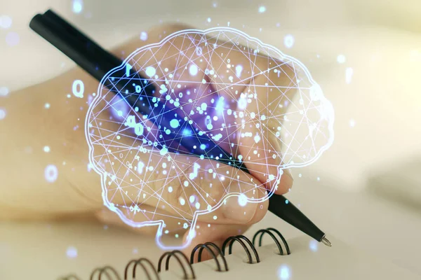 Dupla exposição do microcircuito cerebral humano criativo com a escrita da mão do homem no bloco de notas no fundo. Tecnologia futura e conceito de IA — Fotografia de Stock