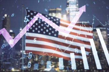 ABD bayrağı ve bulanık şehir manzarası arka planı, ön plan ve yatırım konsepti üzerinde sanal soyut finansal grafik ve yukarı doğru ok çoklu pozlama