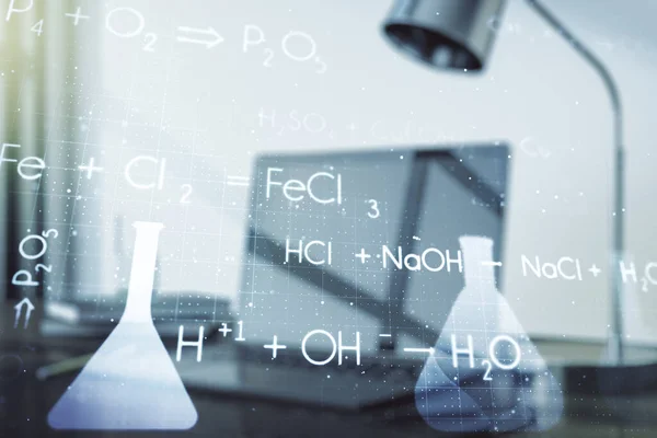 Doble exposición del concepto de química creativa en el fondo del ordenador portátil, la investigación y el concepto de desarrollo —  Fotos de Stock