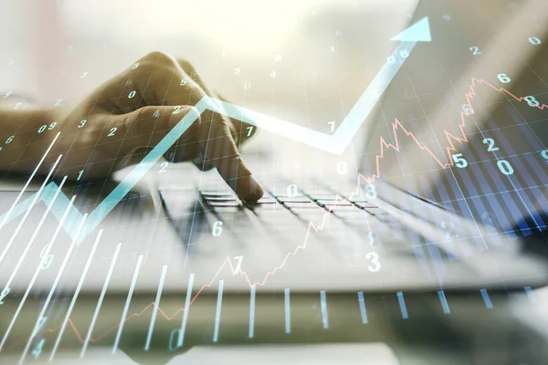 Exposición múltiple del gráfico financiero abstracto con flecha ascendente y mecanografía de la mano en el teclado de la computadora en el concepto de fondo, financiero y comercial — Foto de Stock